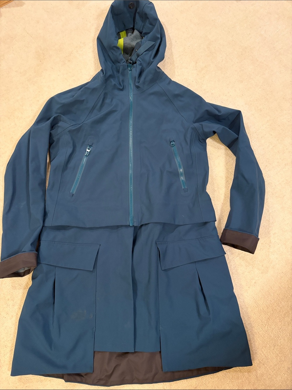 Lululemon adjustable raincoat